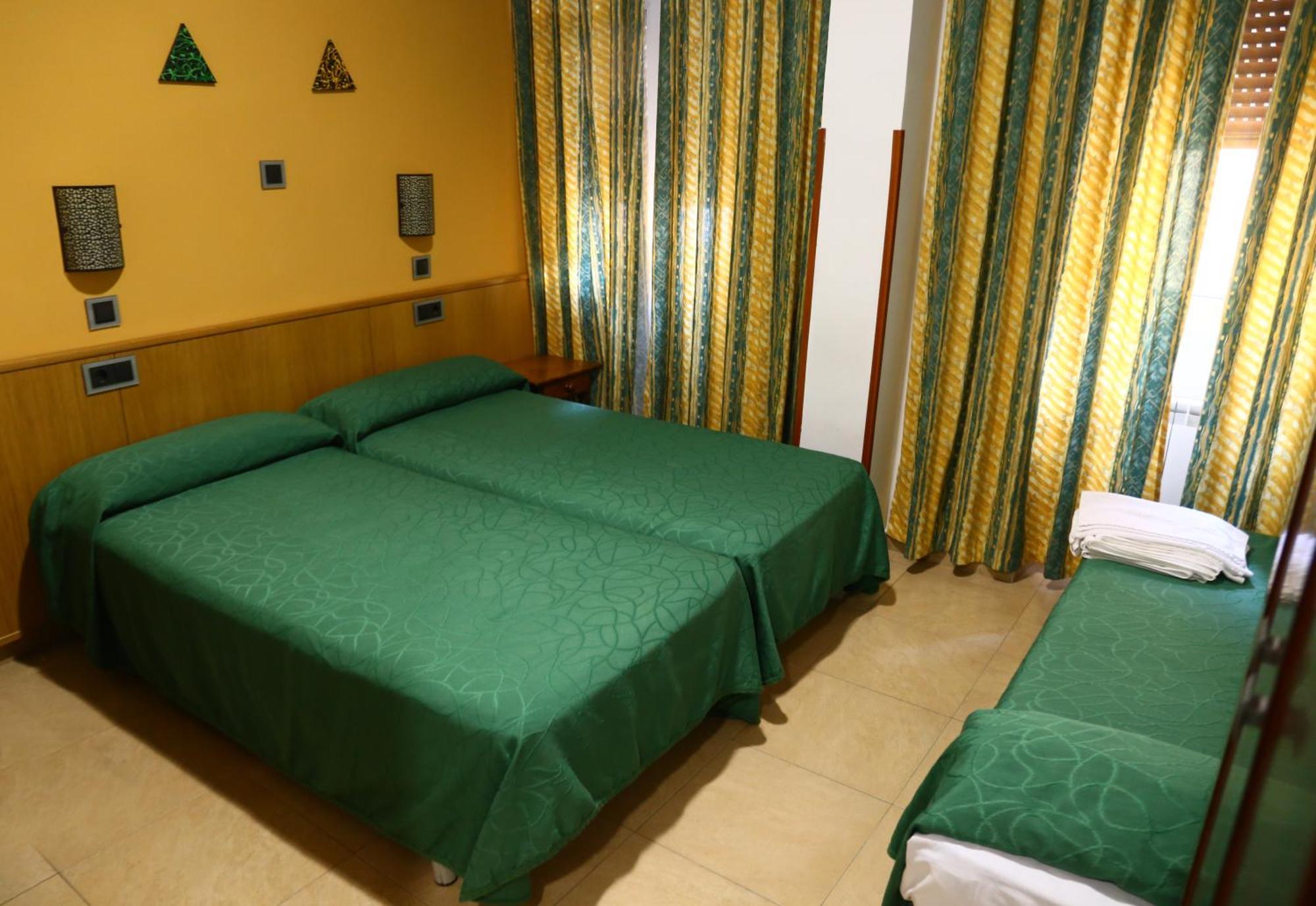 Hostal Muralla Plasencia Dış mekan fotoğraf